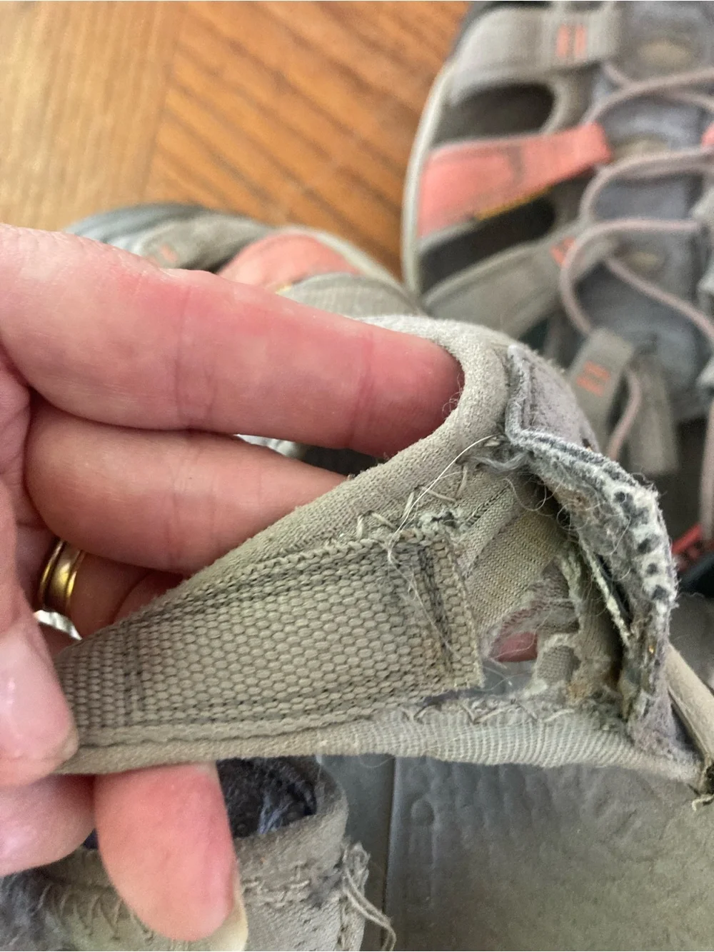 Keen men’s gray